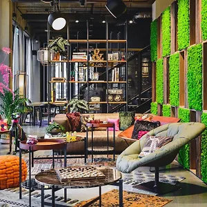 3* Hotel Moxy Airport